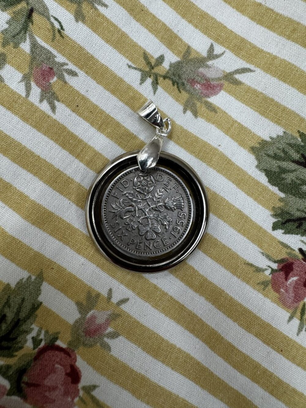 1955 British Sixpence Royal Floral Vintage Coin Resin Pendant - Picture 13 of 16
